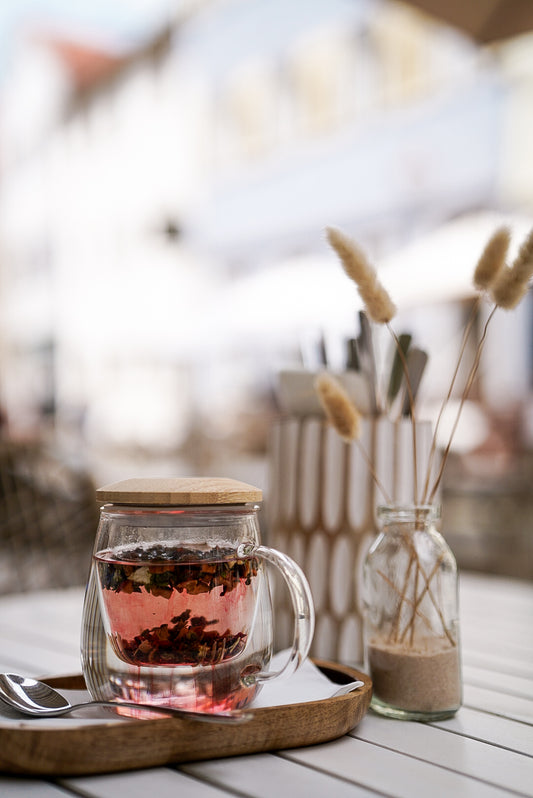 Glas Teetasse mit Glassieb & Holzdeckel
